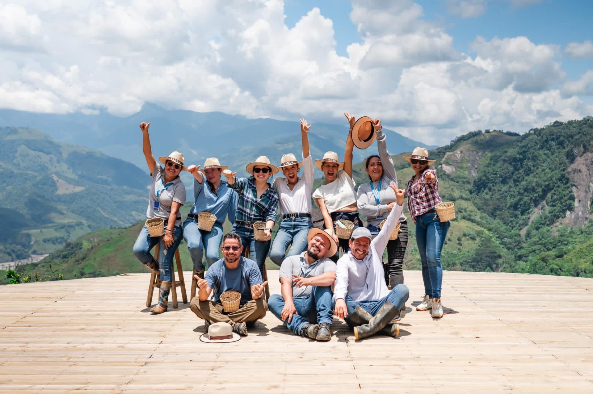 Equipo Nakua en la finca